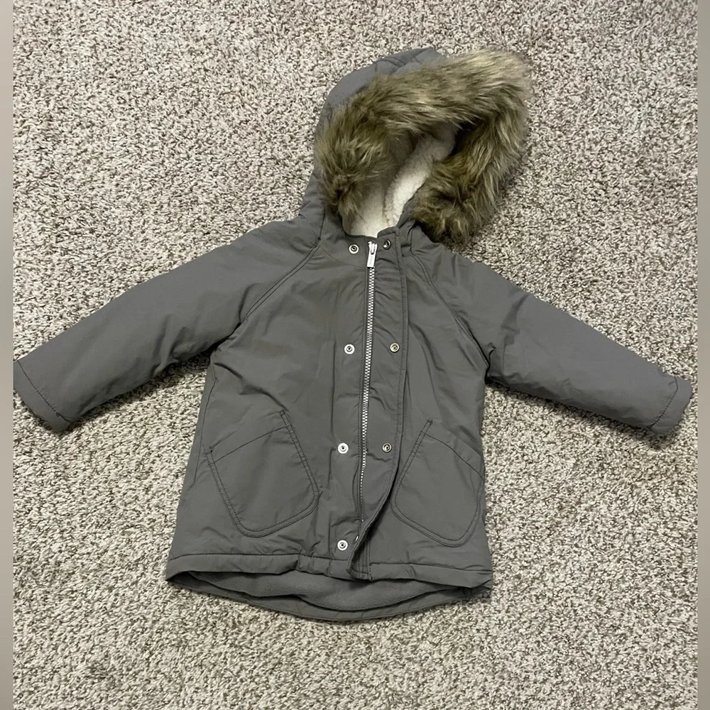 3T Old Navy gray winter coat with a furry hood. - Picture 1 of 4